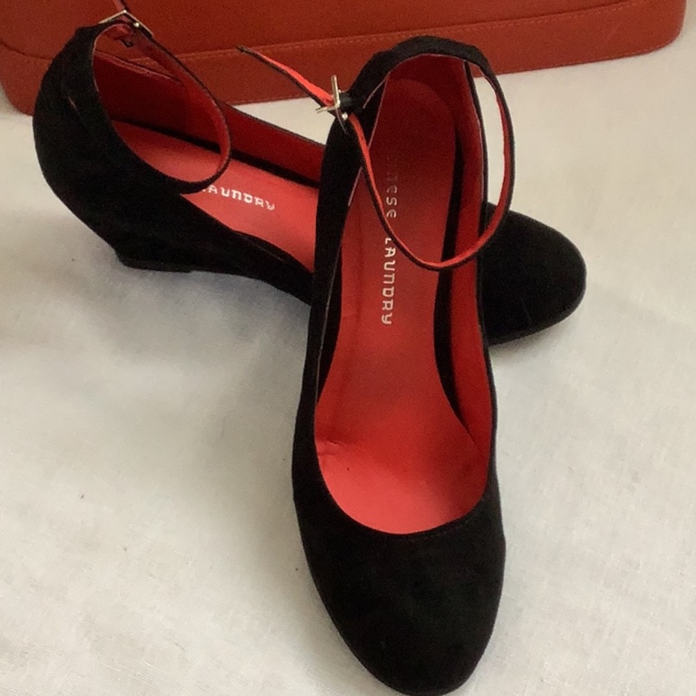 Chinese Laundry. Women’s suede shoes.